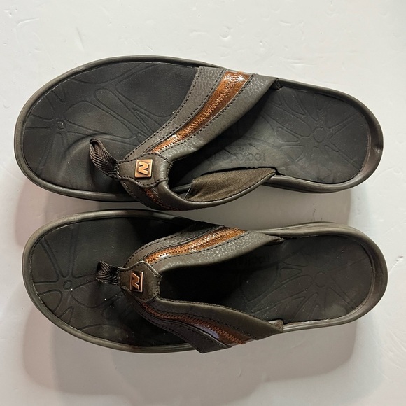 New Balance Men’s Rock & Tone Brown Flip Flop Sandals - Sole is 10-10.3” - Picture 1 of 11